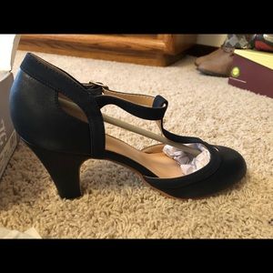 Women’s navy blue heels